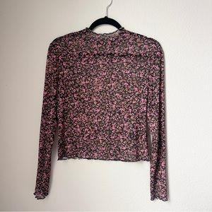 H&M DIVIDED mesh floral lettuce hem blouse 
Size L